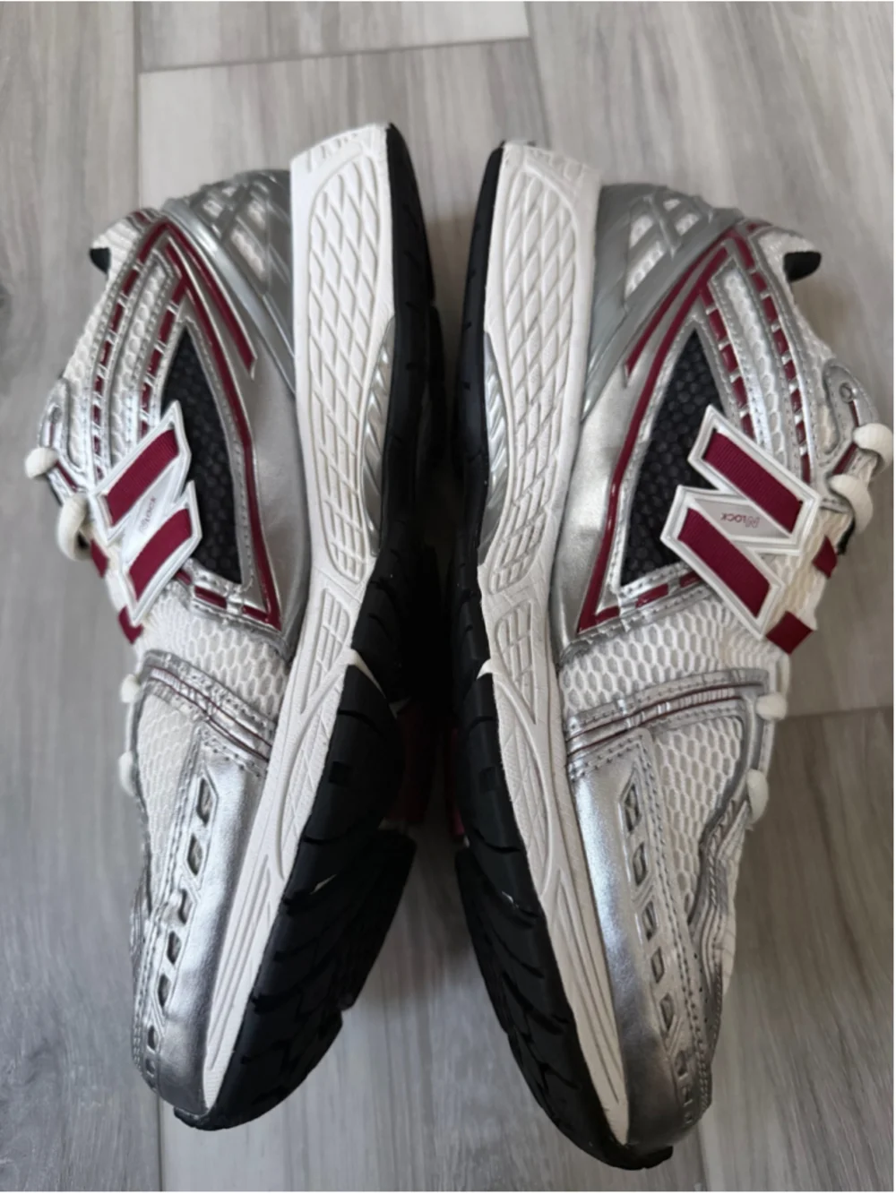 New Balance 1906R Silver Classic Crimson M1906REA Men 12 Women 13.5
